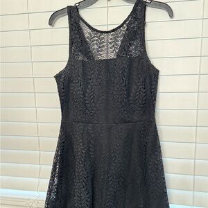 Black Sleeveless Scoop Neck A-Line Midi Dress